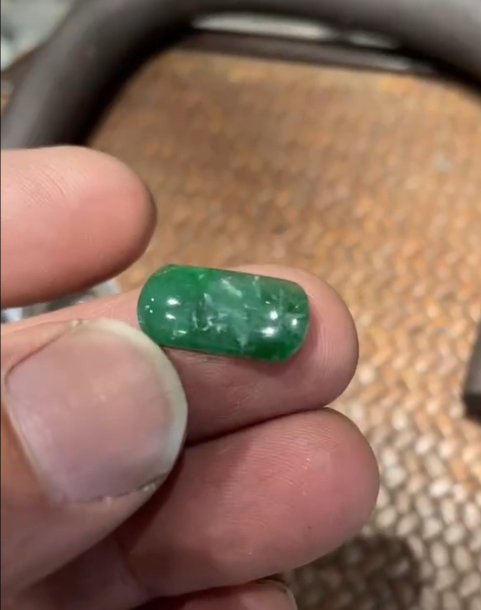 Small reclaimed jade component
